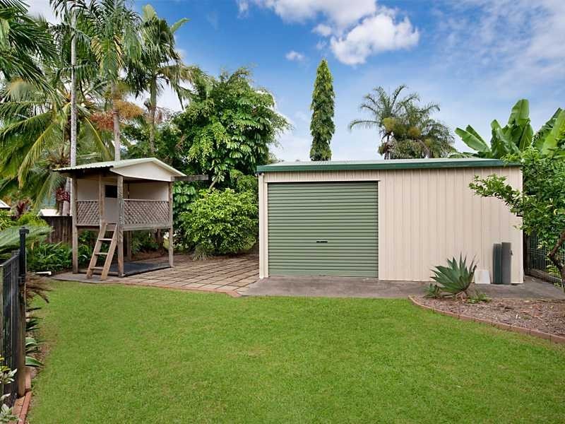 27 Hobson Drive, Brinsmead QLD 4870