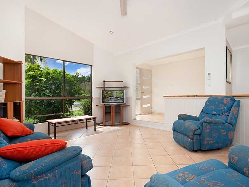 27 Hobson Drive, Brinsmead QLD 4870