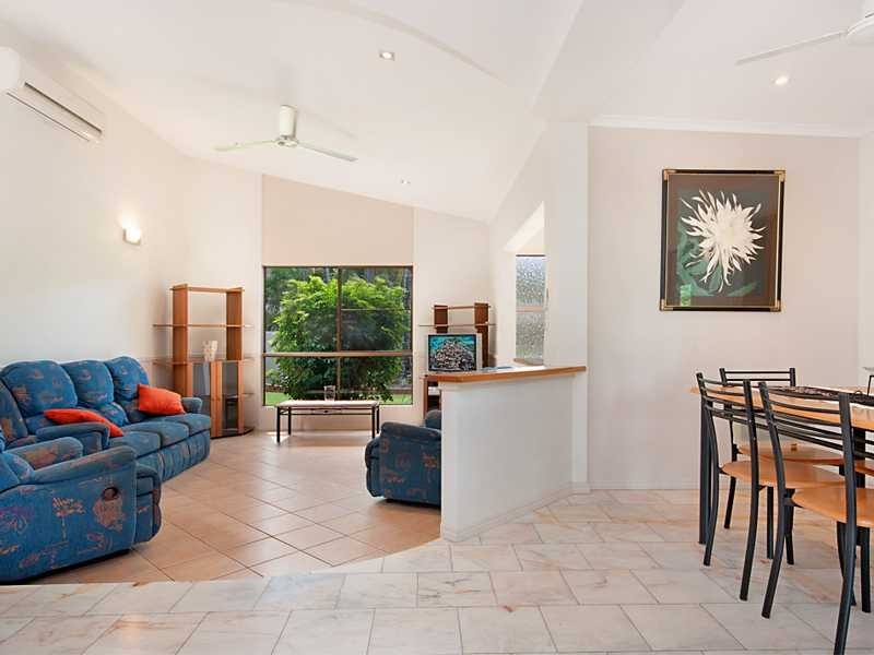 27 Hobson Drive, Brinsmead QLD 4870