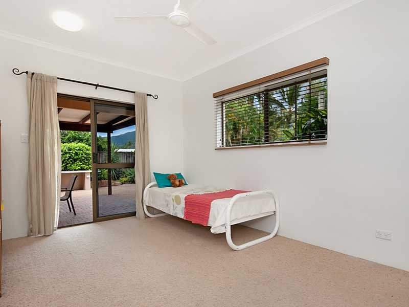 27 Hobson Drive, Brinsmead QLD 4870