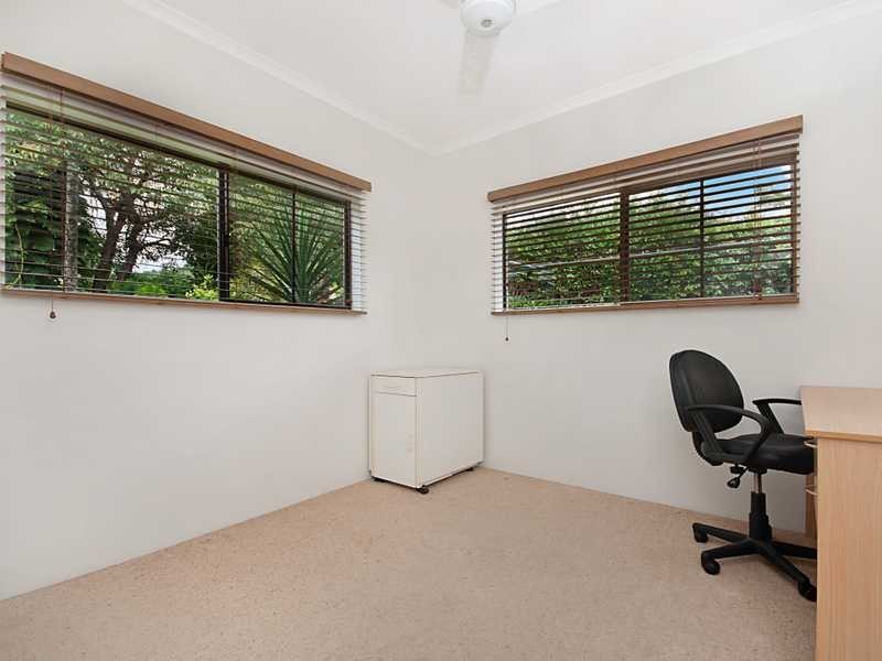 27 Hobson Drive, Brinsmead QLD 4870