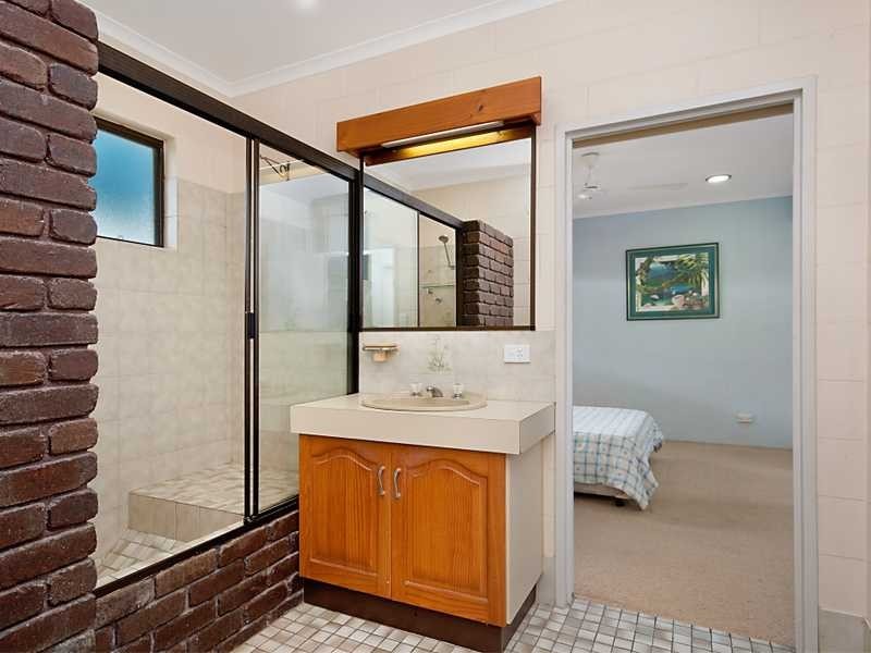 27 Hobson Drive, Brinsmead QLD 4870