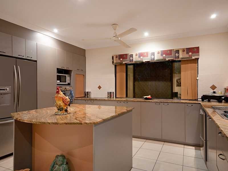 24 Elphinstone Street, Kanimbla QLD 4870