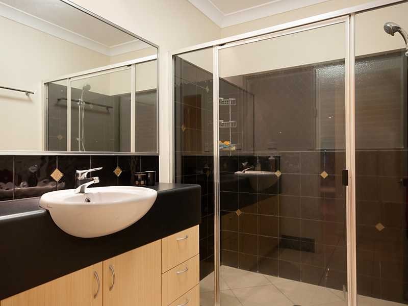 24 Elphinstone Street, Kanimbla QLD 4870