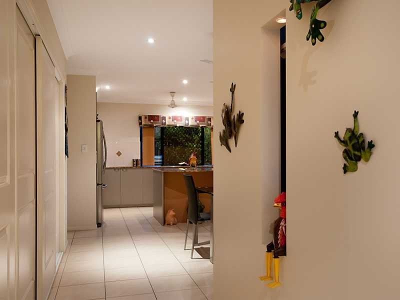 24 Elphinstone Street, Kanimbla QLD 4870