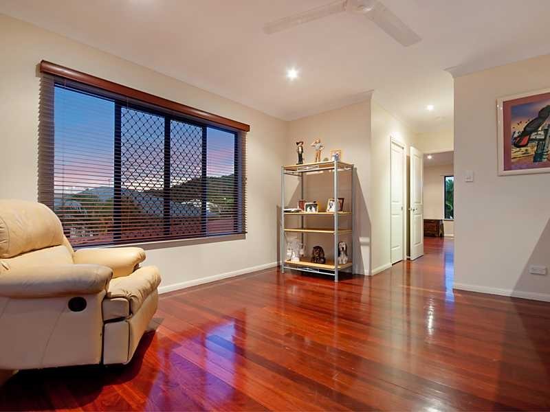 24 Elphinstone Street, Kanimbla QLD 4870