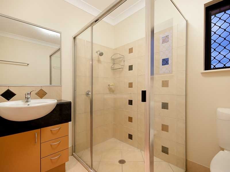 24 Elphinstone Street, Kanimbla QLD 4870