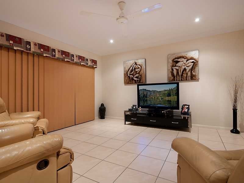 24 Elphinstone Street, Kanimbla QLD 4870