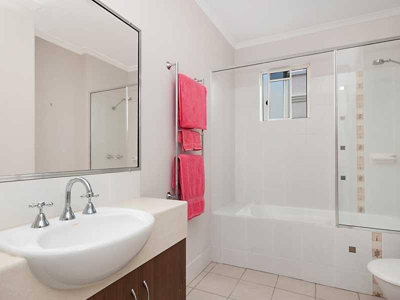 2/15 Thomas Street, Cairns North QLD 4870