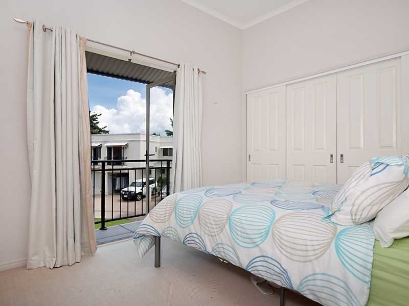 2/15 Thomas Street, Cairns North QLD 4870