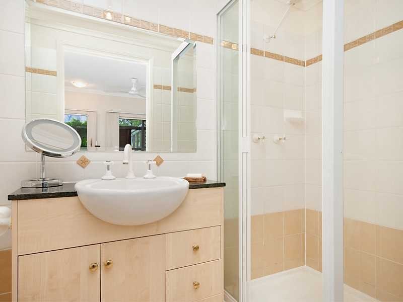 9/5 Lily Street, Cairns North QLD 4870