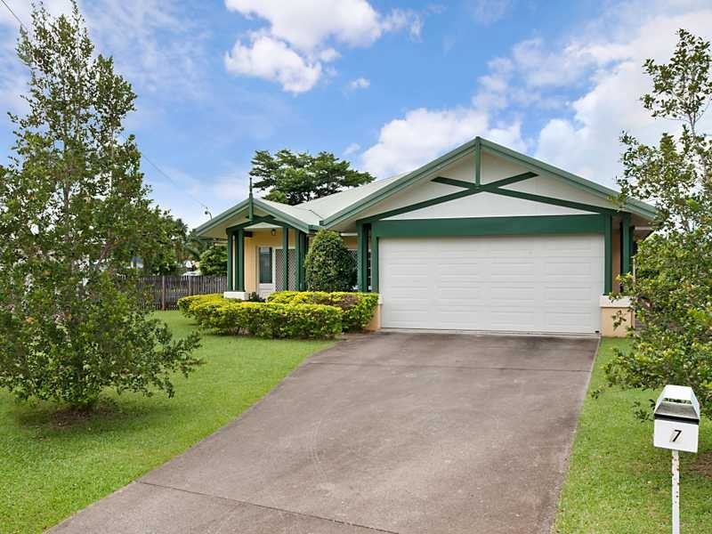 7 Jarrad Close, Mooroobool QLD 4870