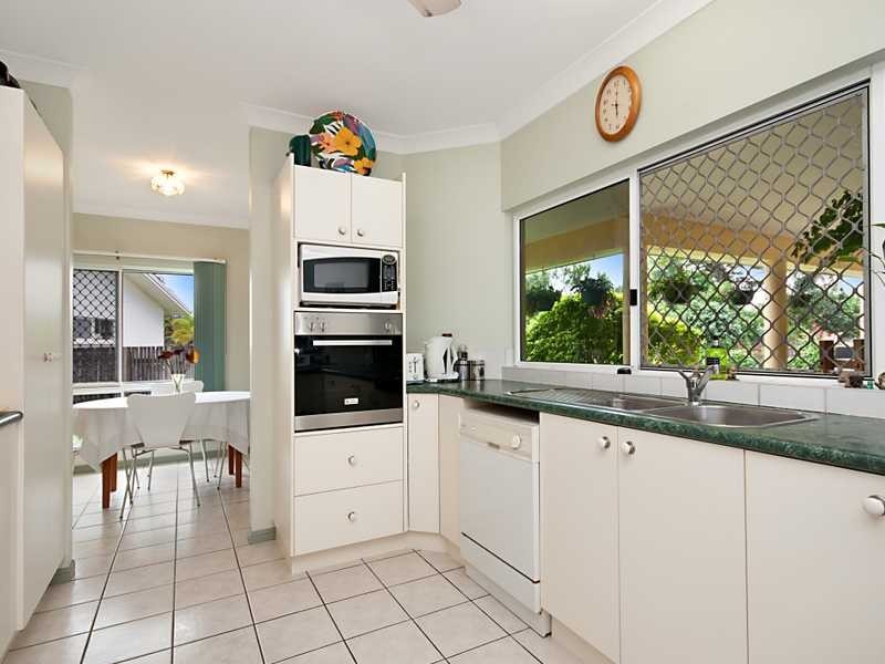 7 Jarrad Close, Mooroobool QLD 4870