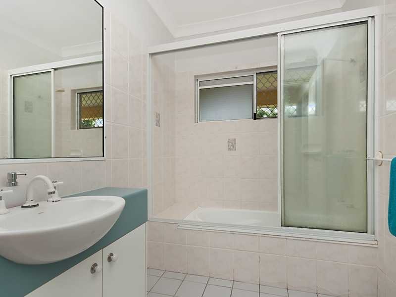 7 Jarrad Close, Mooroobool QLD 4870