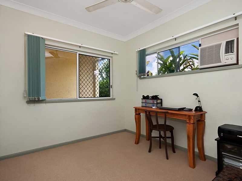 7 Jarrad Close, Mooroobool QLD 4870