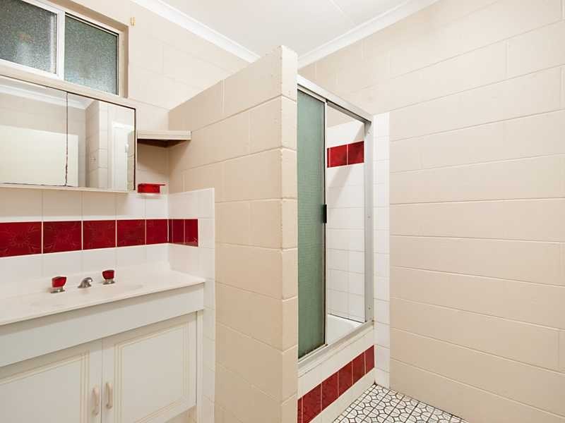 19 Jensen Street, Manoora QLD 4870