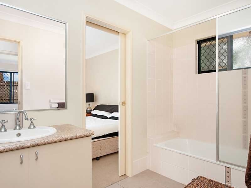2/69 Macilwraith Street, Manoora QLD 4870