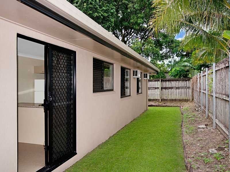 2/69 Macilwraith Street, Manoora QLD 4870