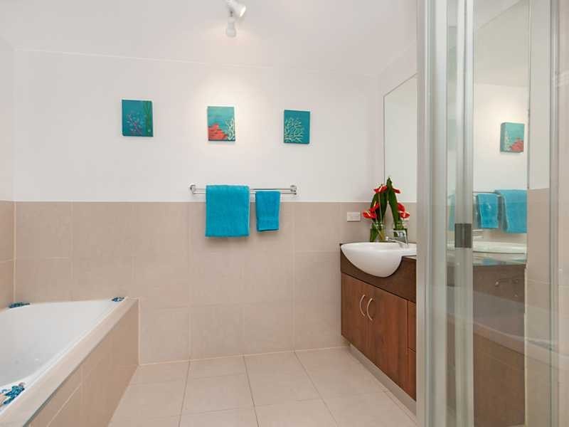 16/351 Lake Street, Cairns North QLD 4870