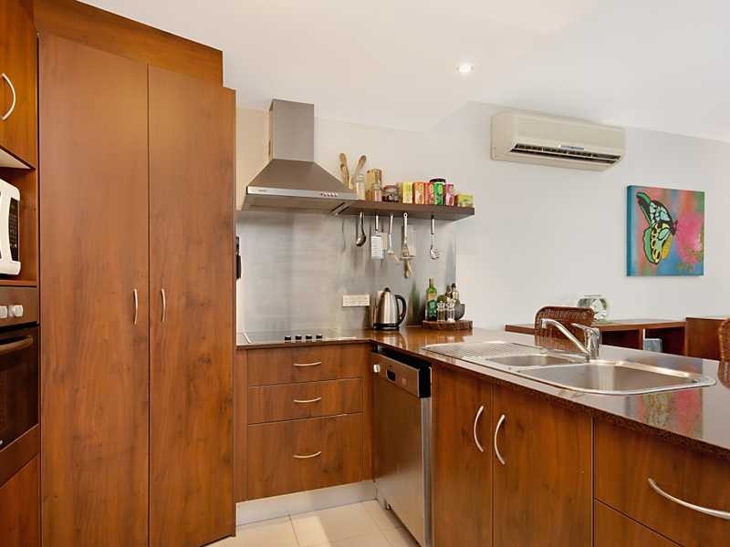 16/351 Lake Street, Cairns North QLD 4870