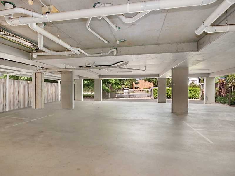 16/351 Lake Street, Cairns North QLD 4870