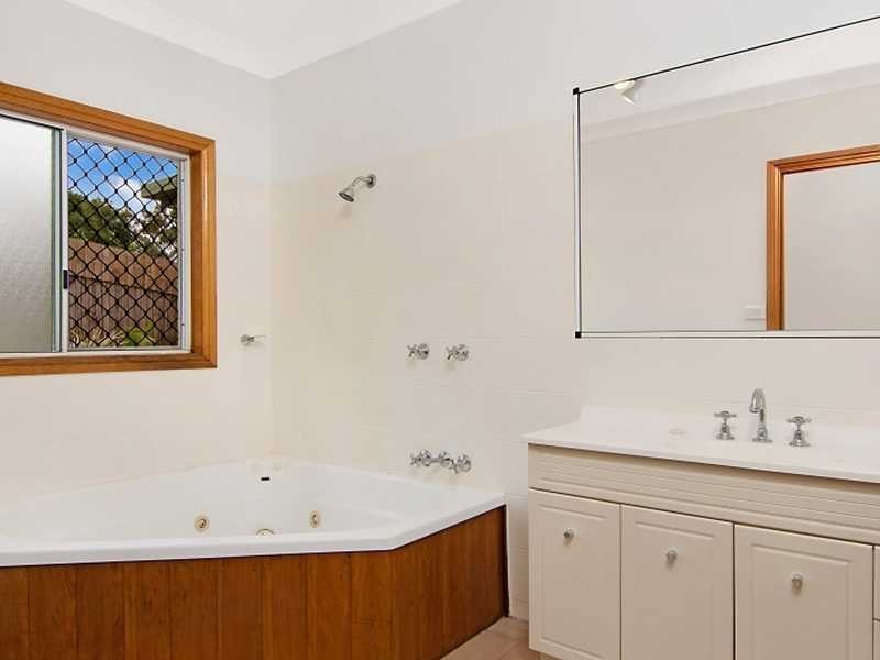 1 Guthrie Close, Bentley Park QLD 4869