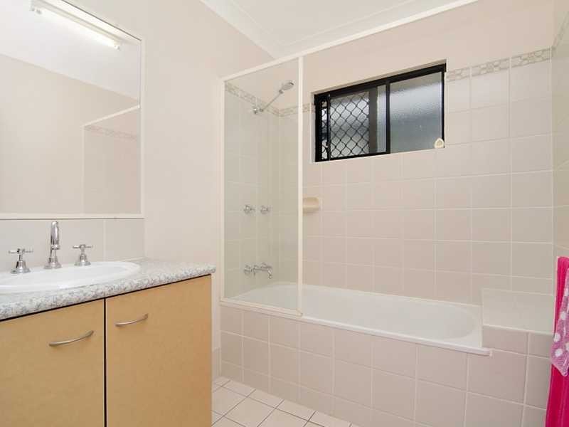 30 Nell Close, Kanimbla QLD 4870