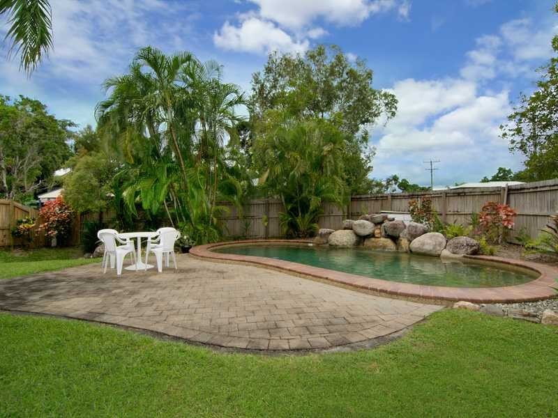 4/1 Hollett Close, Manunda QLD 4870