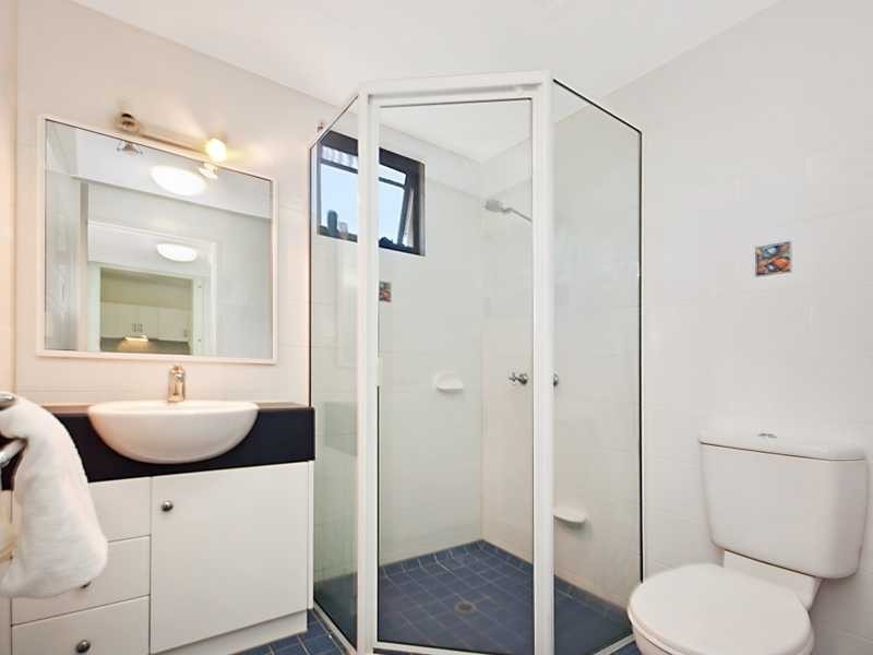 12/281 Esplanade, Cairns North QLD 4870