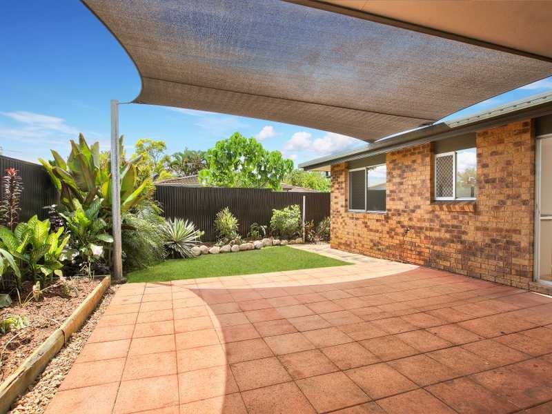 2 Deacon Court, Mooroobool QLD 4870