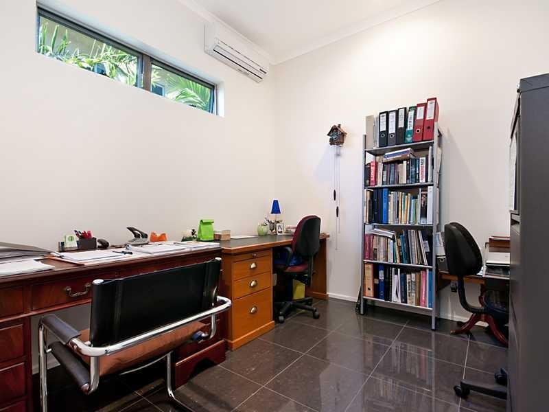 11 Gelling Street, Cairns North QLD 4870