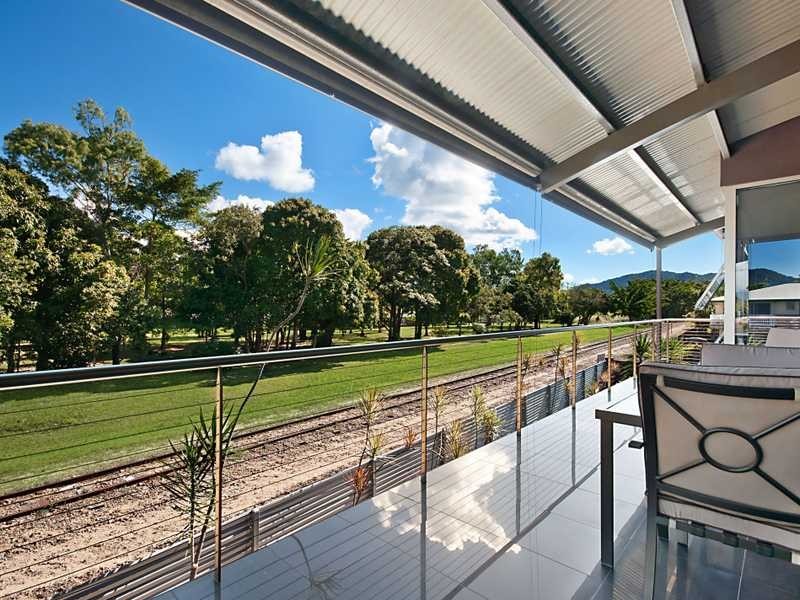 11 Gelling Street, Cairns North QLD 4870