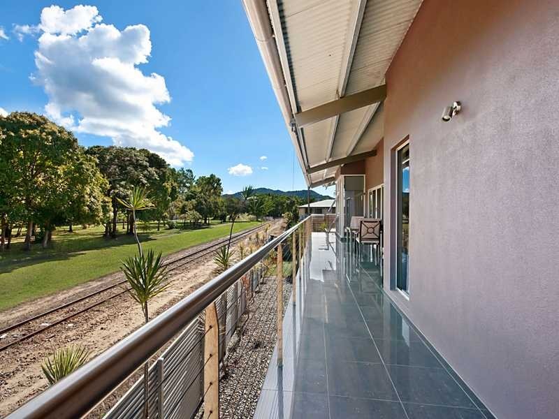 11 Gelling Street, Cairns North QLD 4870