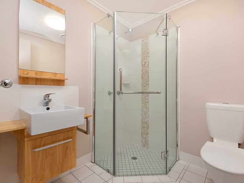 323/22-24 Ward Street, Mooroobool QLD 4870