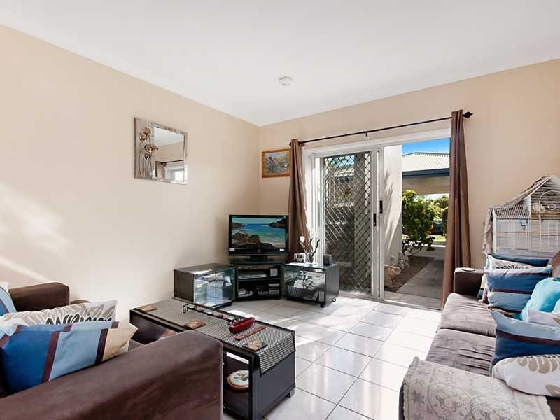 1/11 Ingham Court, Mooroobool QLD 4870