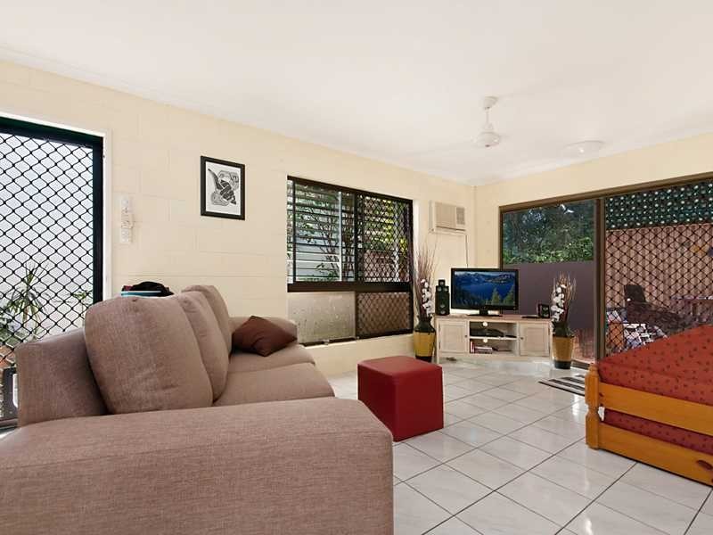 2/36 Mimosa Street, Holloways Beach QLD 4878