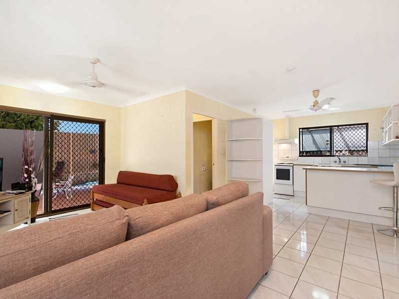 2/36 Mimosa Street, Holloways Beach QLD 4878