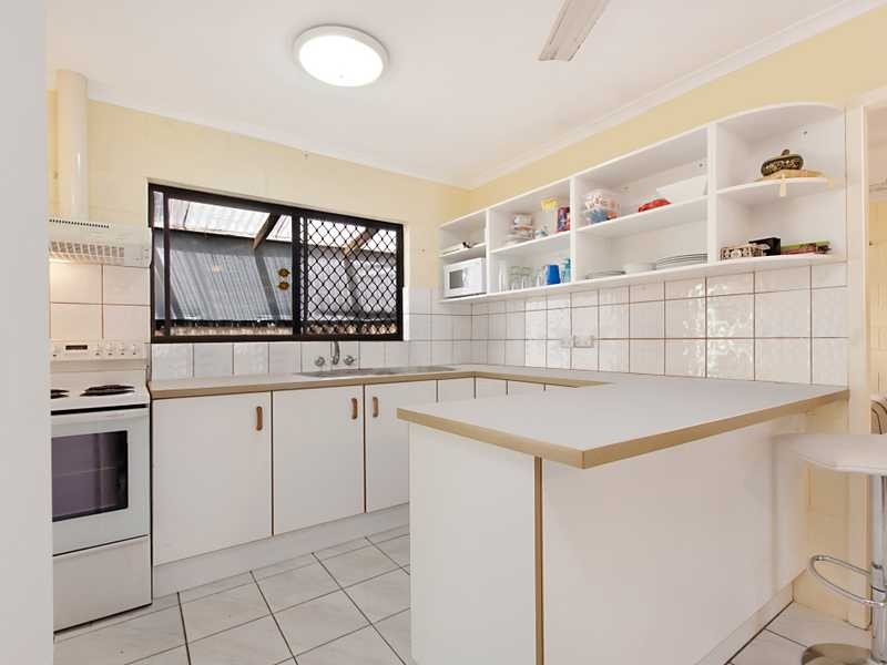 2/36 Mimosa Street, Holloways Beach QLD 4878
