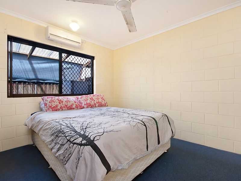2/36 Mimosa Street, Holloways Beach QLD 4878