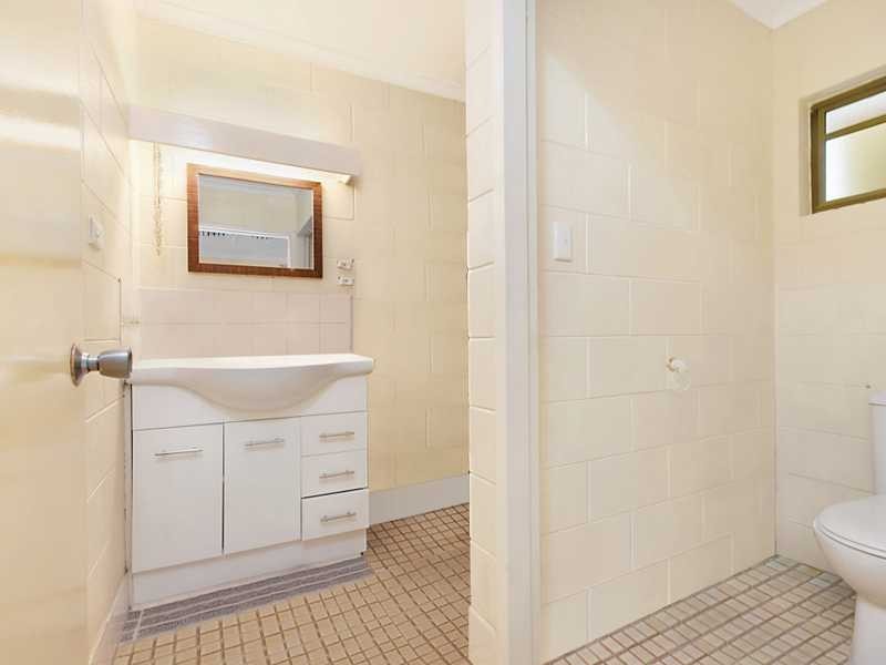 2/36 Mimosa Street, Holloways Beach QLD 4878