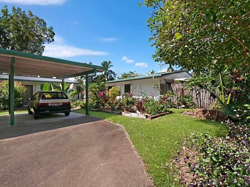 2/36 Mimosa Street, Holloways Beach QLD 4878