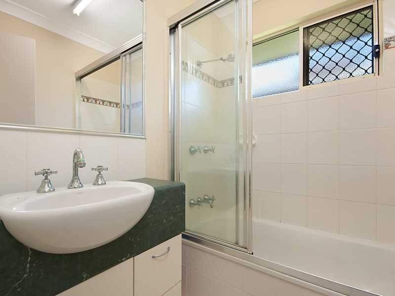 25 Elphinstone Street, Kanimbla QLD 4870