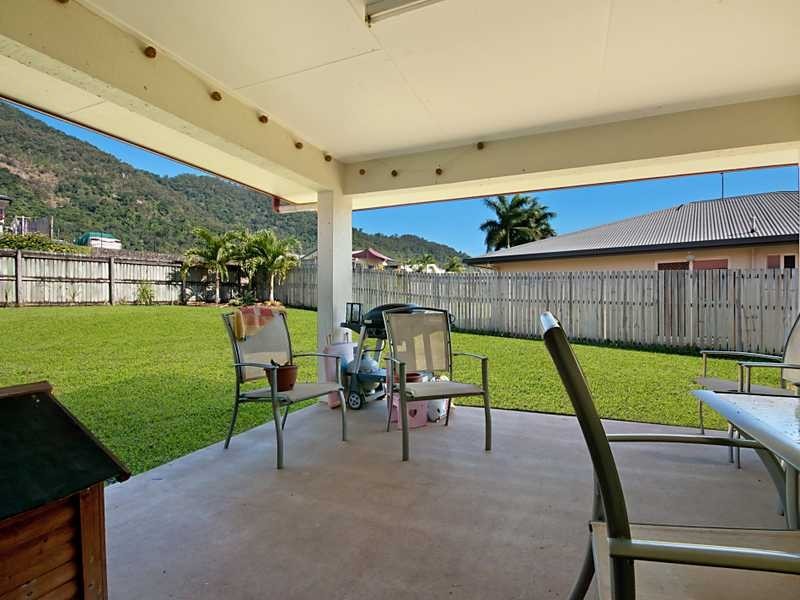 25 Elphinstone Street, Kanimbla QLD 4870