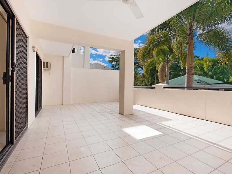 2/5 Nellie Street, Cairns QLD 4870