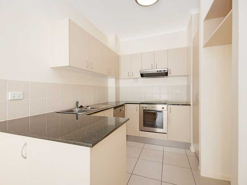 2/5 Nellie Street, Cairns QLD 4870