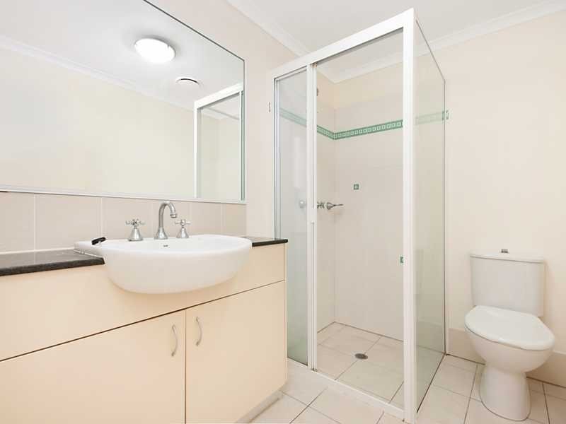 2/5 Nellie Street, Cairns QLD 4870