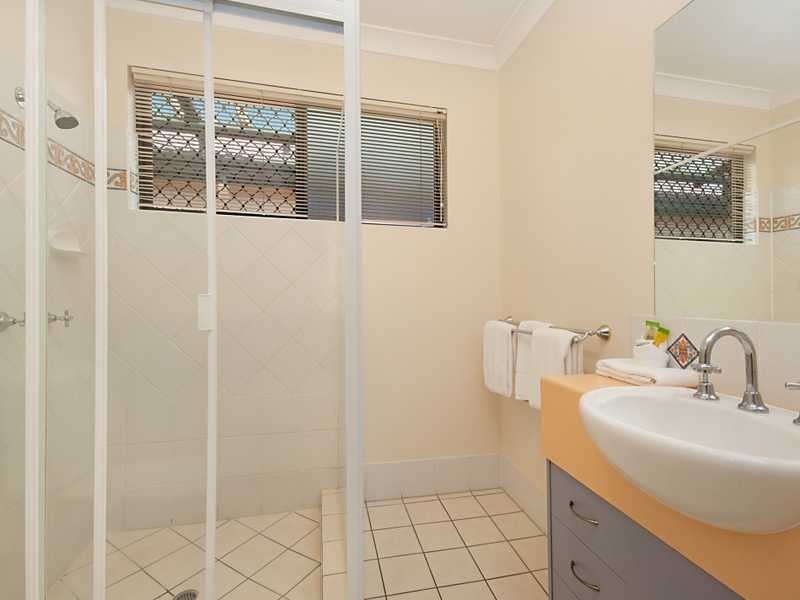 32/255 Lake Street, Cairns North QLD 4870