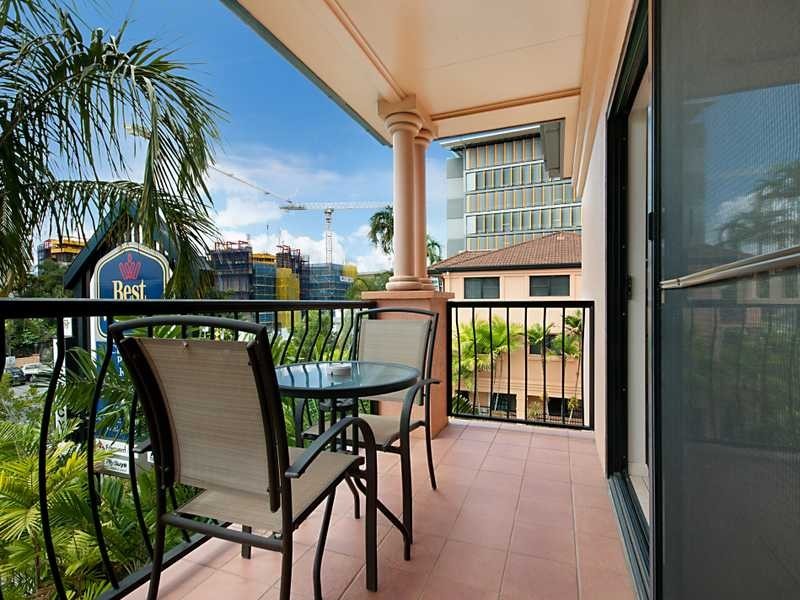 32/255 Lake Street, Cairns North QLD 4870