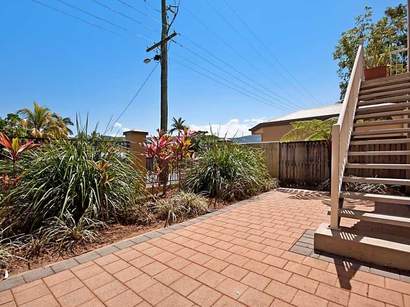 1/110 Moore Street, Trinity Beach QLD 4879