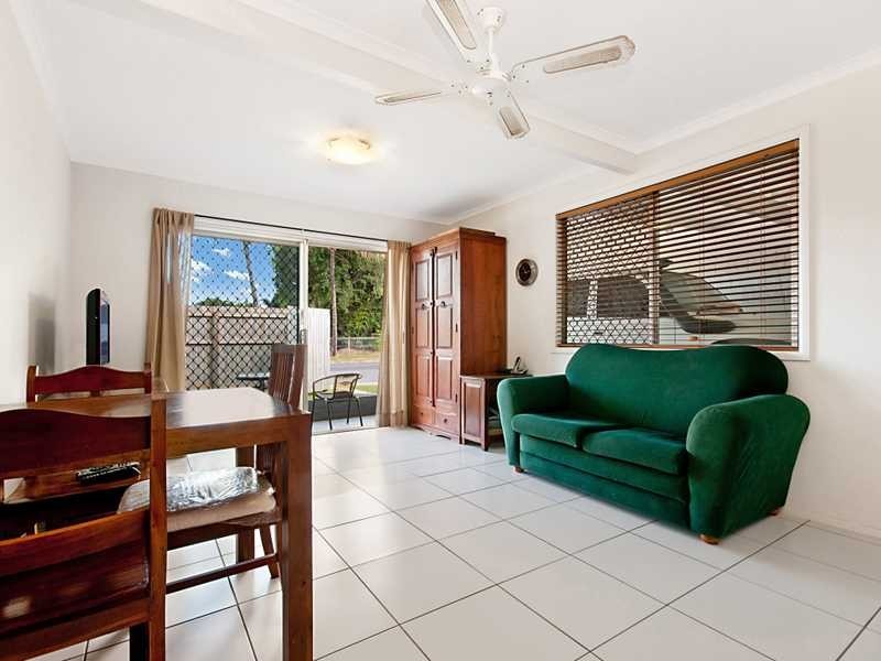 4B Leslie Street, Mooroobool QLD 4870